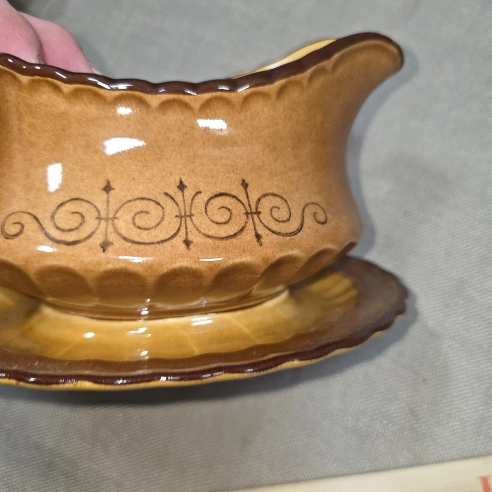 Metlox Poppytrail Vernonware Gravy Boat Built-In Underplate 7.75 x 4.5 In